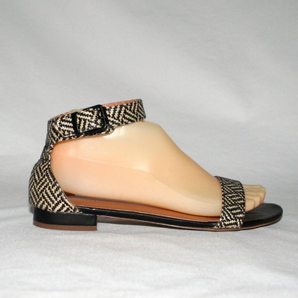 J CREW Size 7.5 C5128 Black & Ivory Low Heeled Ankle Strap Sandals - Picture 1 of 10